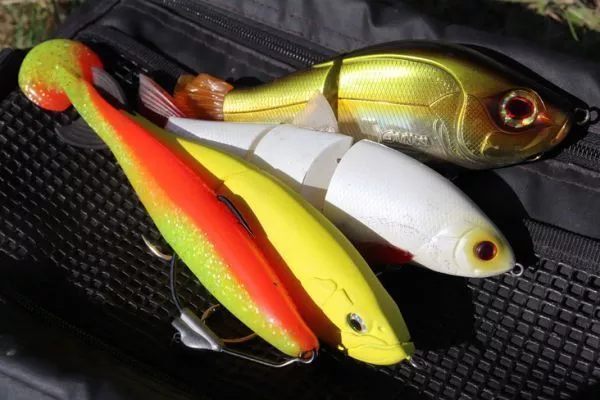 collectible fishing lures VINTAGE HEDDON FISHING LURES, LOT OF SEVEN sold at auction on 4th September